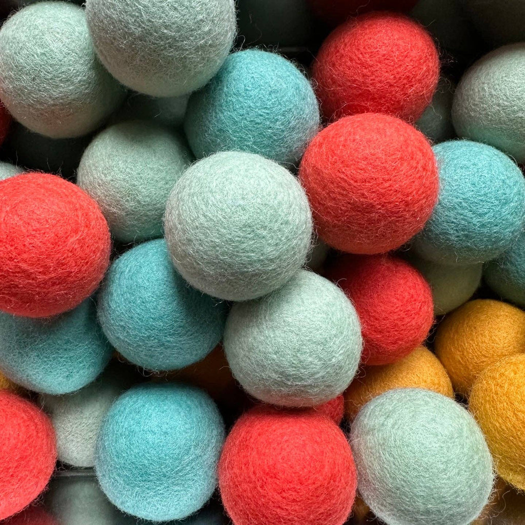 Große Filzkugeln 6 cm von Sewing Seeds Play in verschiedenen Farben