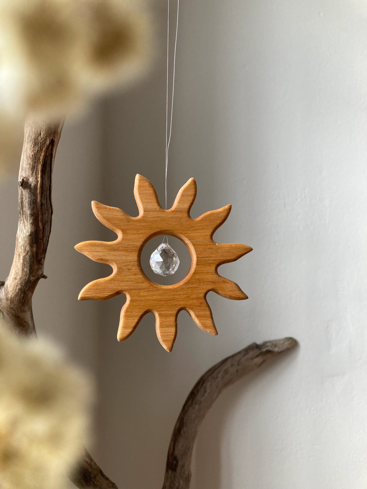 Fensterschmuck Sonne klein mit Regenbogen-Kristall von Sternengasse, Foto