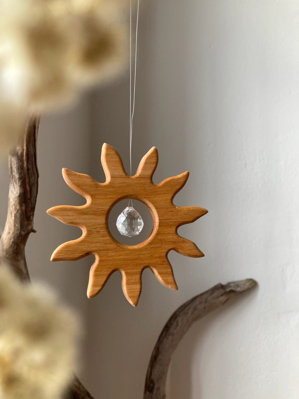 Fensterschmuck Sonne klein mit Regenbogen-Kristall von Sternengasse, Foto