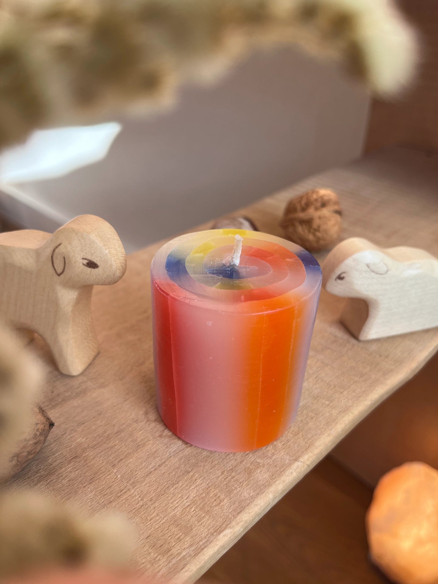 Stumpenkerze Regenbogen "Spirale"