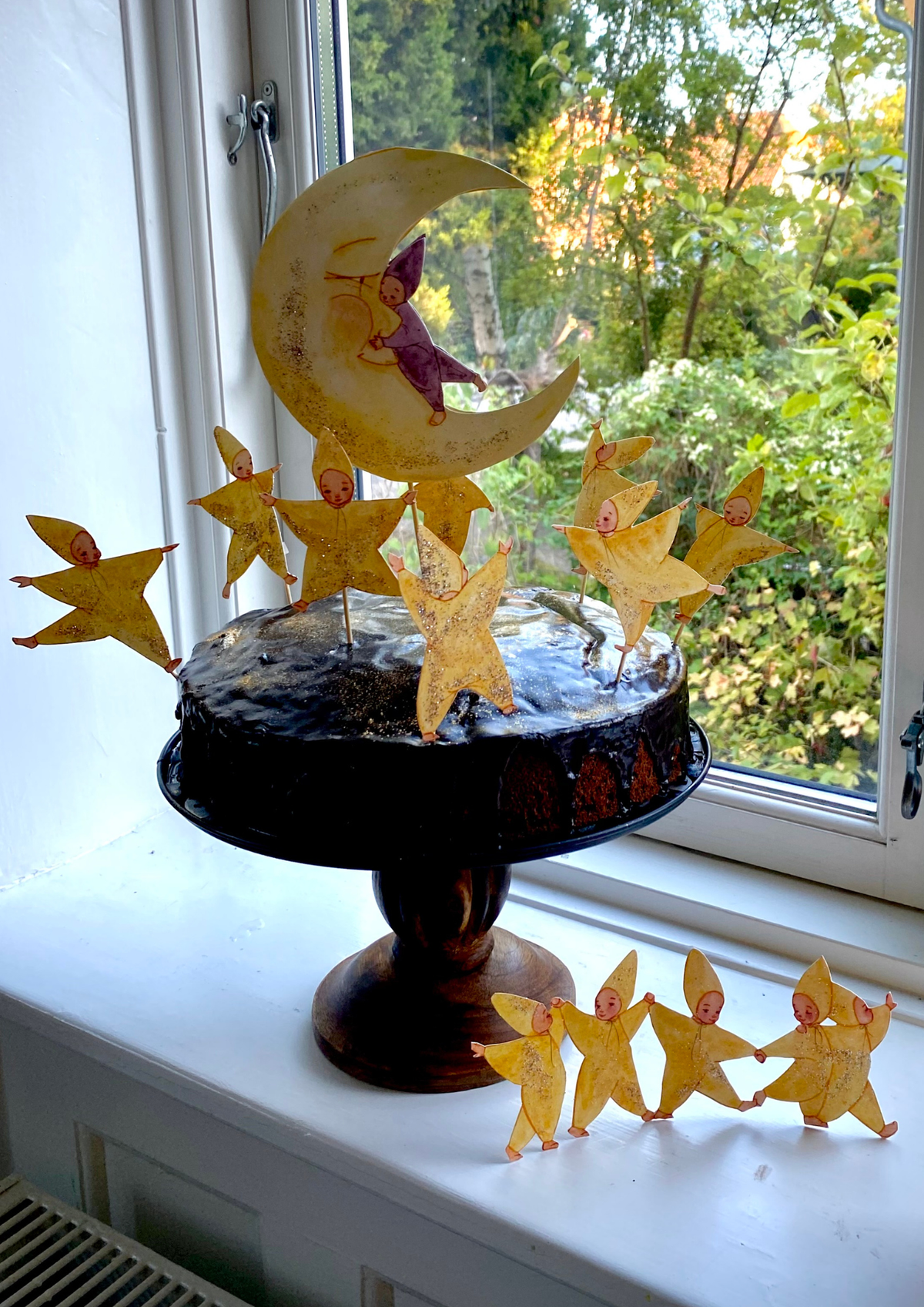 Bastelbogen Tanzende Sternenkinder von Tall Hat Tales, Torte mit Sternenkindern und Mond