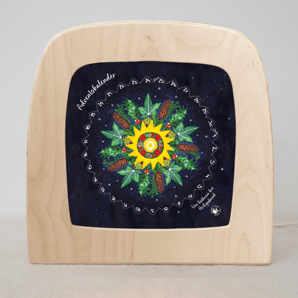 Toverlux Adventskalender von Sonne, Mond und Erde vor dem ersten Türchen: dunkelblaues Kalenderblatt mit Sonne in der Mitte