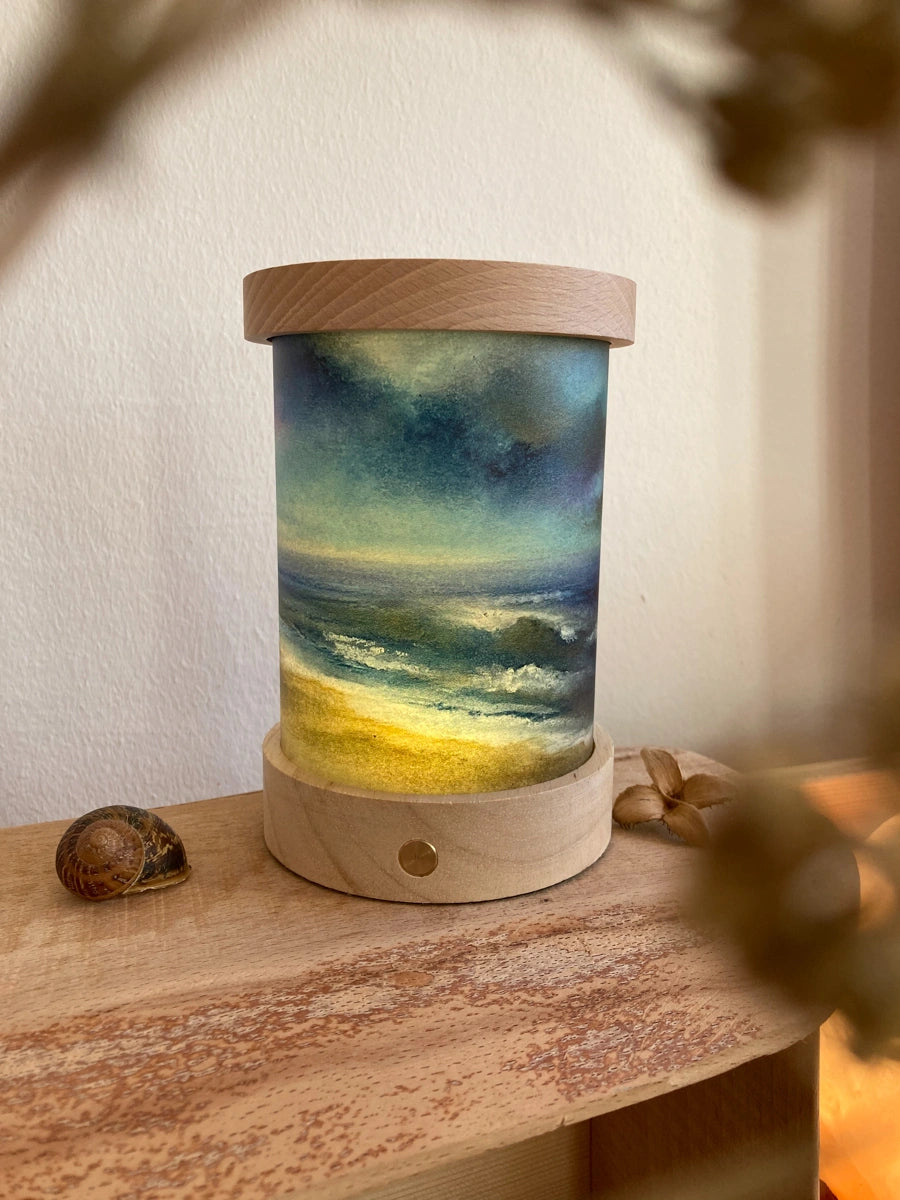 Toverlux Lichtkarten Naturgeschichten von Baukje Exler: Lichtkarte Ruhiges Meer mit Wellen und Himmel leuchtet in der Laterne