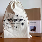 Magische Lampe Toverlux: Aufbewahrungsbeutel aus Baumwolle mit Toverlux-Aufdruck vor der Verpackung