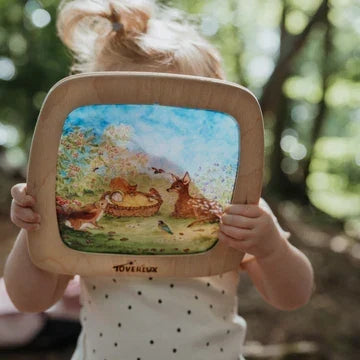 Toverlux Magischer Rahmen für Motive in Kinderhänden im Garten