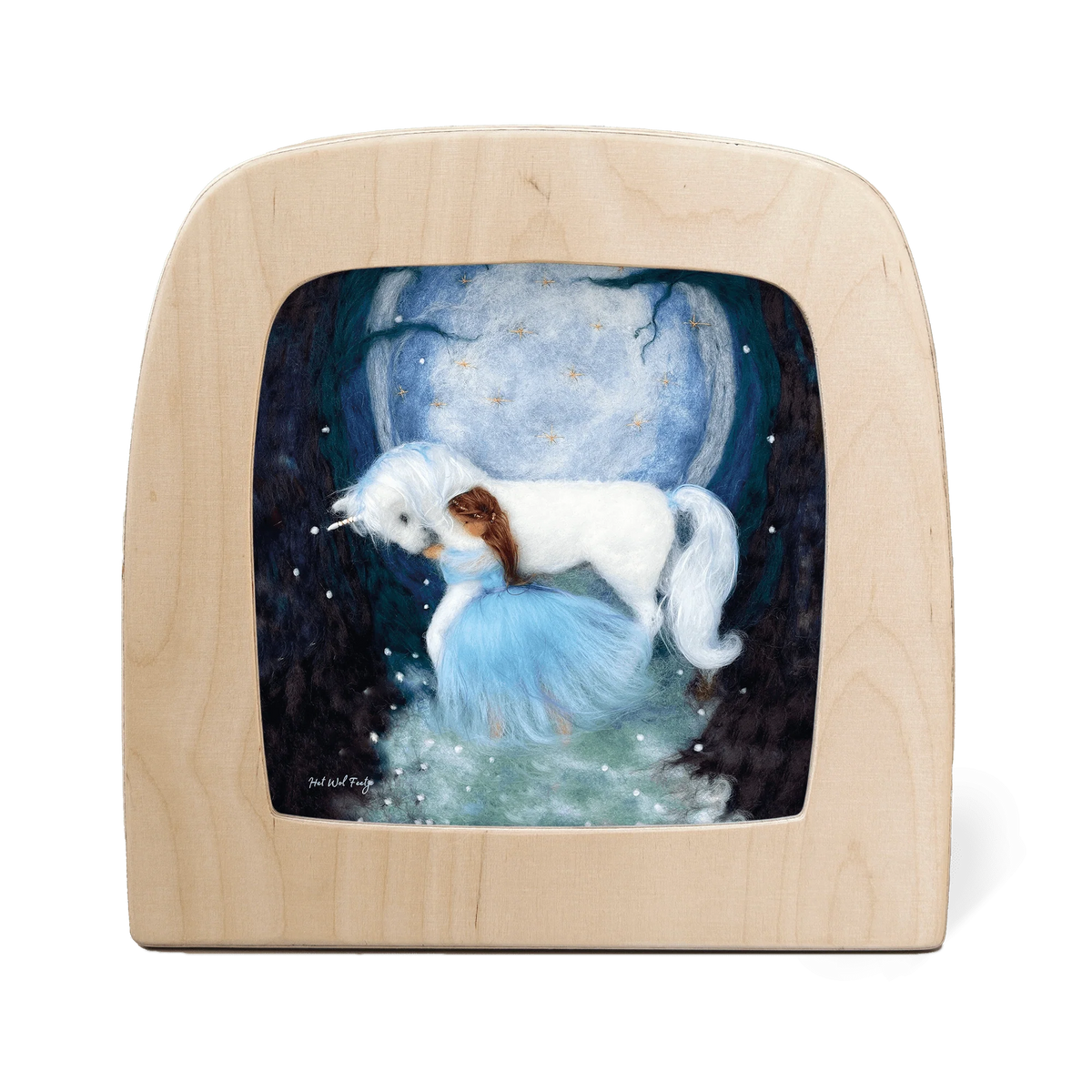 Toverlux Motiv Mädchen mit Einhorn von Het Wol Feetje in der magischen Lampe: Mädchen umarmt ein weißes Einhorn vor dem Vollmond