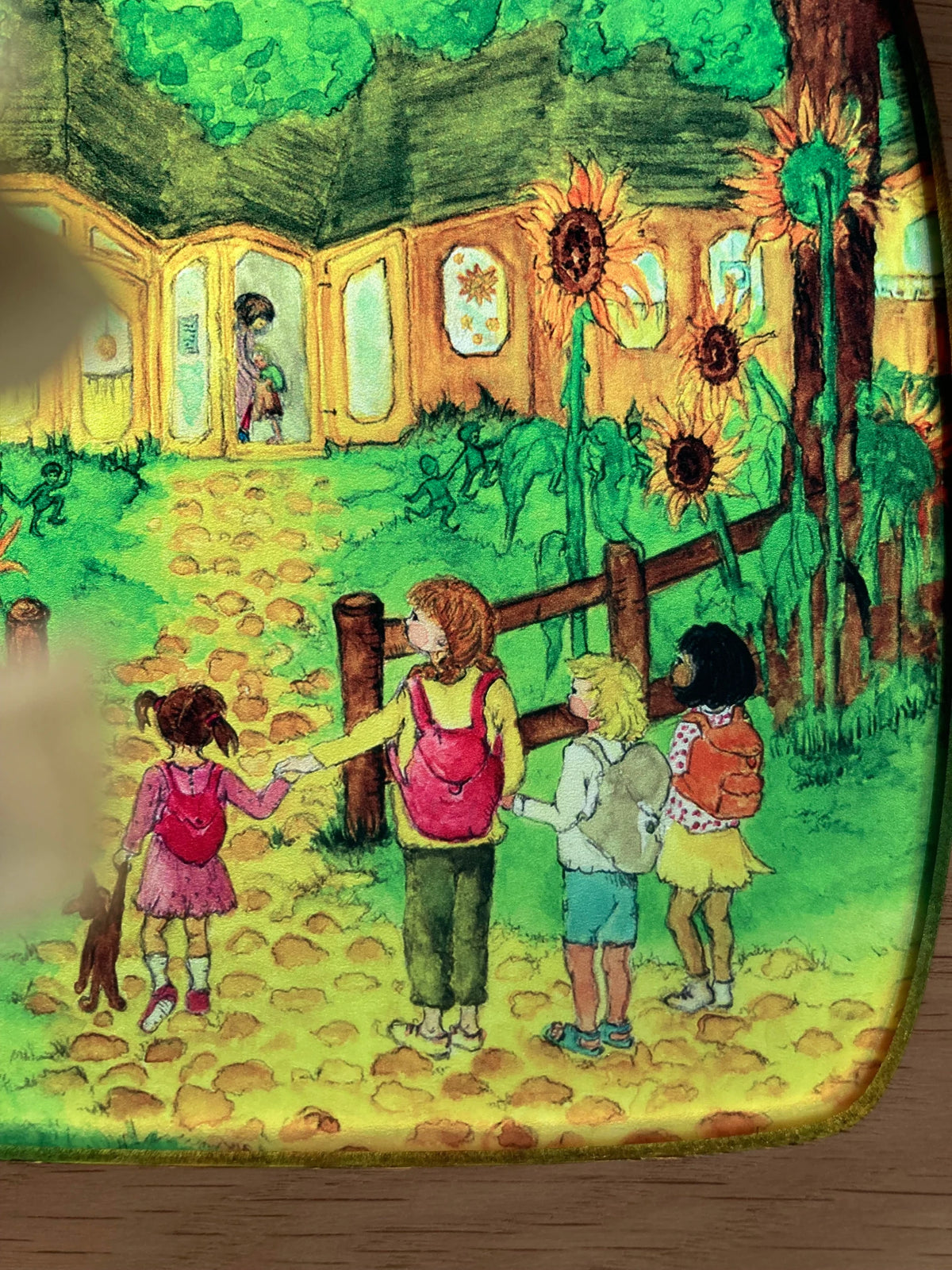 Toverlux Motiv Schule von Eentje van Margo: Ausschnitt mit Kindern auf dem Schulweg zwischen Sonnenblumen
