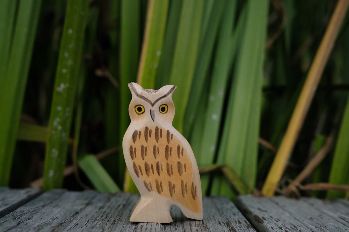 Holzfigur Uhu von HolzWald mit großen Augen
