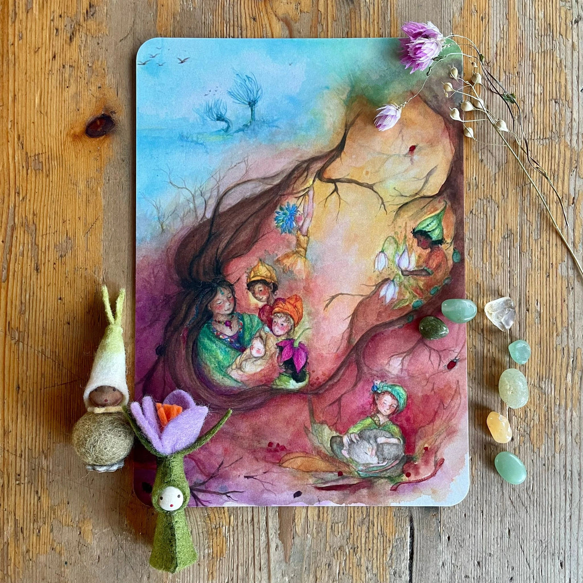 Kunstdruck Wach auf, kleines Wurzelkind! von Anne Gies A5, Kunstdruck mit Erdmutter und Wurzelkindern unter einem Krokus