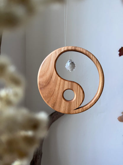 Fensterschmuck - Ying Yang mit Regenbogen-Kristall