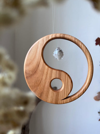 Fensterschmuck - Ying Yang mit Regenbogen-Kristall