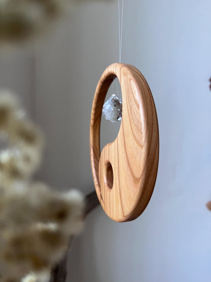 Fensterschmuck - Ying Yang mit Regenbogen-Kristall