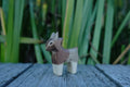Holzfigur Zicklein von HolzWald, dunkel mit hellen Beinen